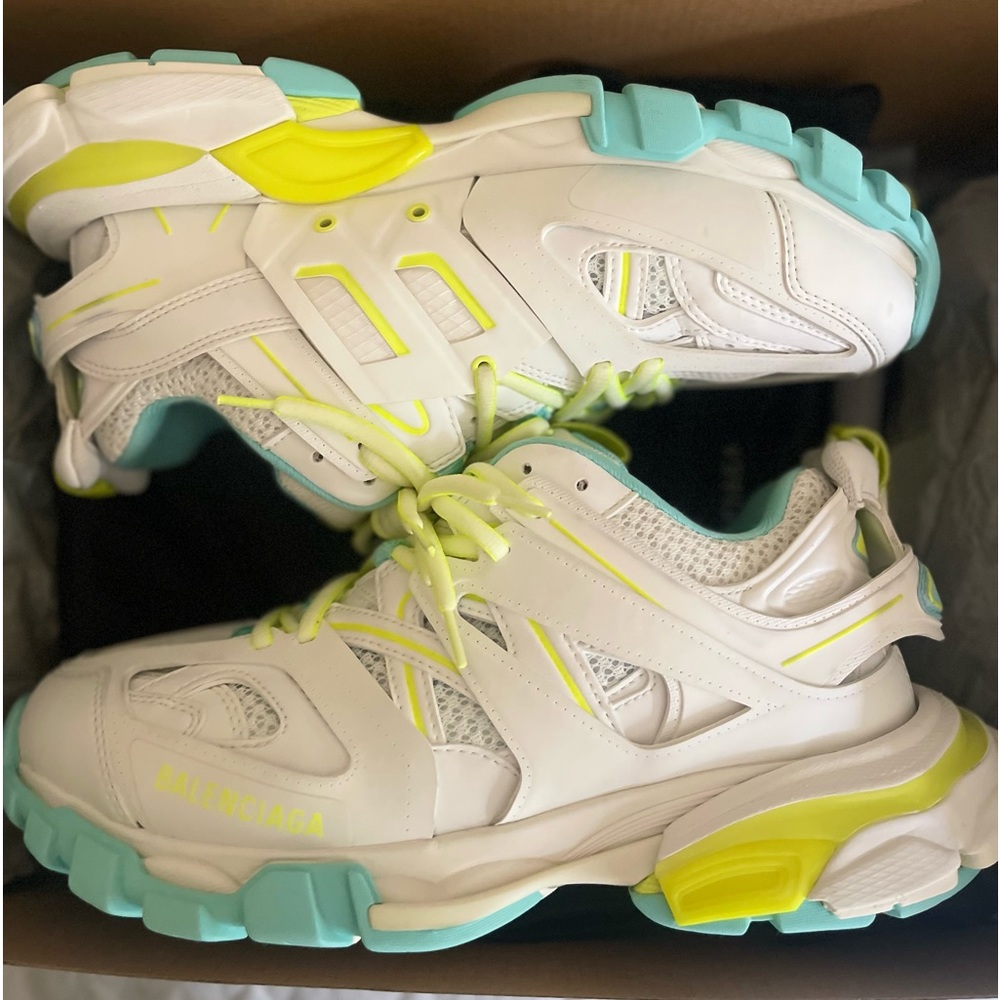 Balenciga size 39 (woman’s 9 us)